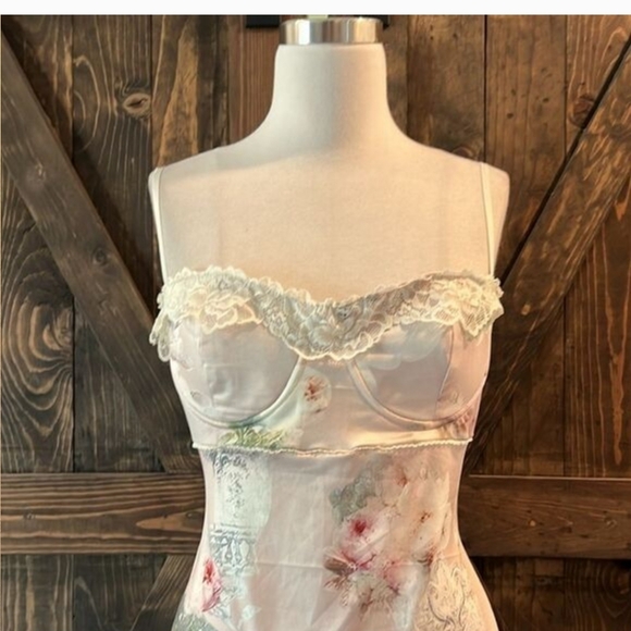 House of CB Floral Midi Dress in Cream and Pink - Picture 9 of 11